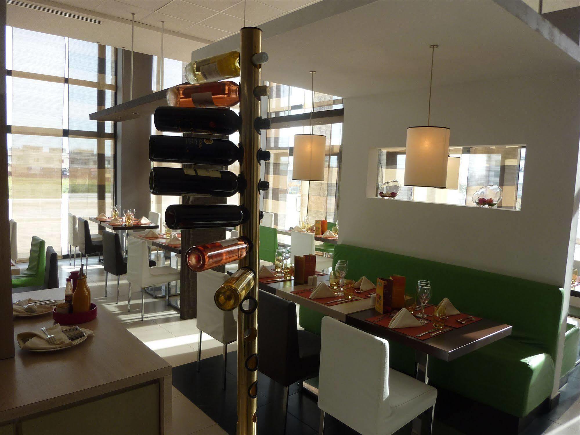 Ibis Oran Les Falaises Zewnętrze zdjęcie